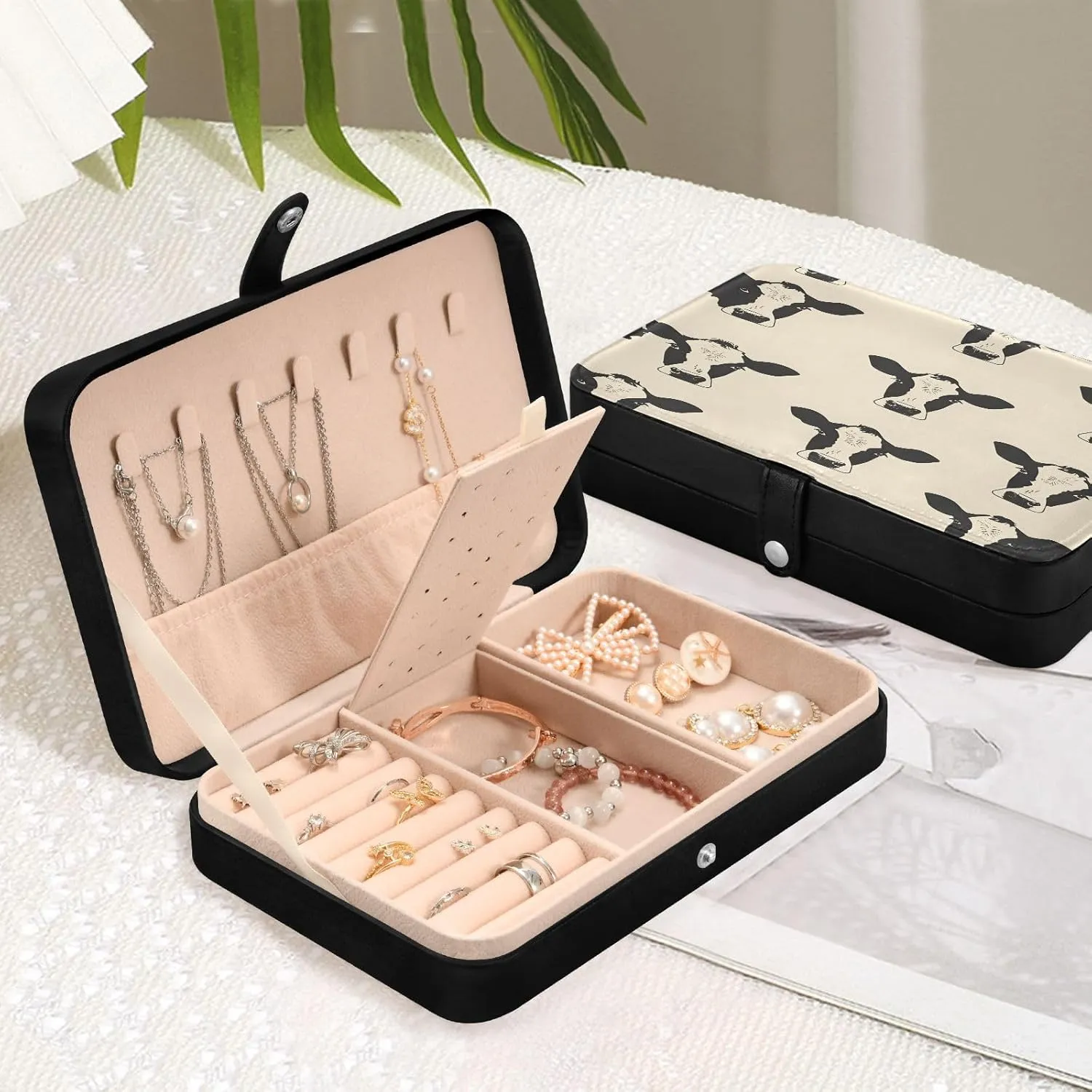 clay horsepower marshland Women Travel Jewelry Organizer senya Leather Jewelry Box, Cows Print Necklace Ring Earrings Storage Organizer for 