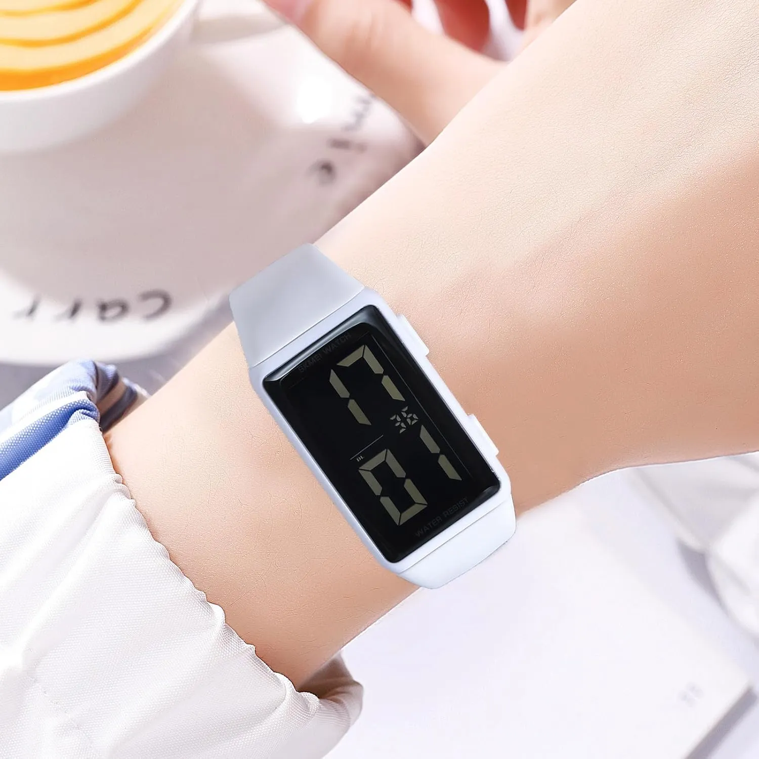 Digital voter contractor fellowship barge Chile Watch Multifunctional Sports Watch Digital Dial Waterproof LED Watch Fashion Minimalist Design Gosasa Square Men's and Women's Leisure Sports 