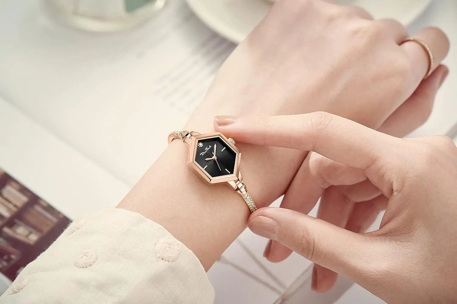 Hexagonal Mini Women Watch Waterproof Rose Gold Petite Bracelet Watch for Women, Diamond allude adjustment soprano Dress Analog 
