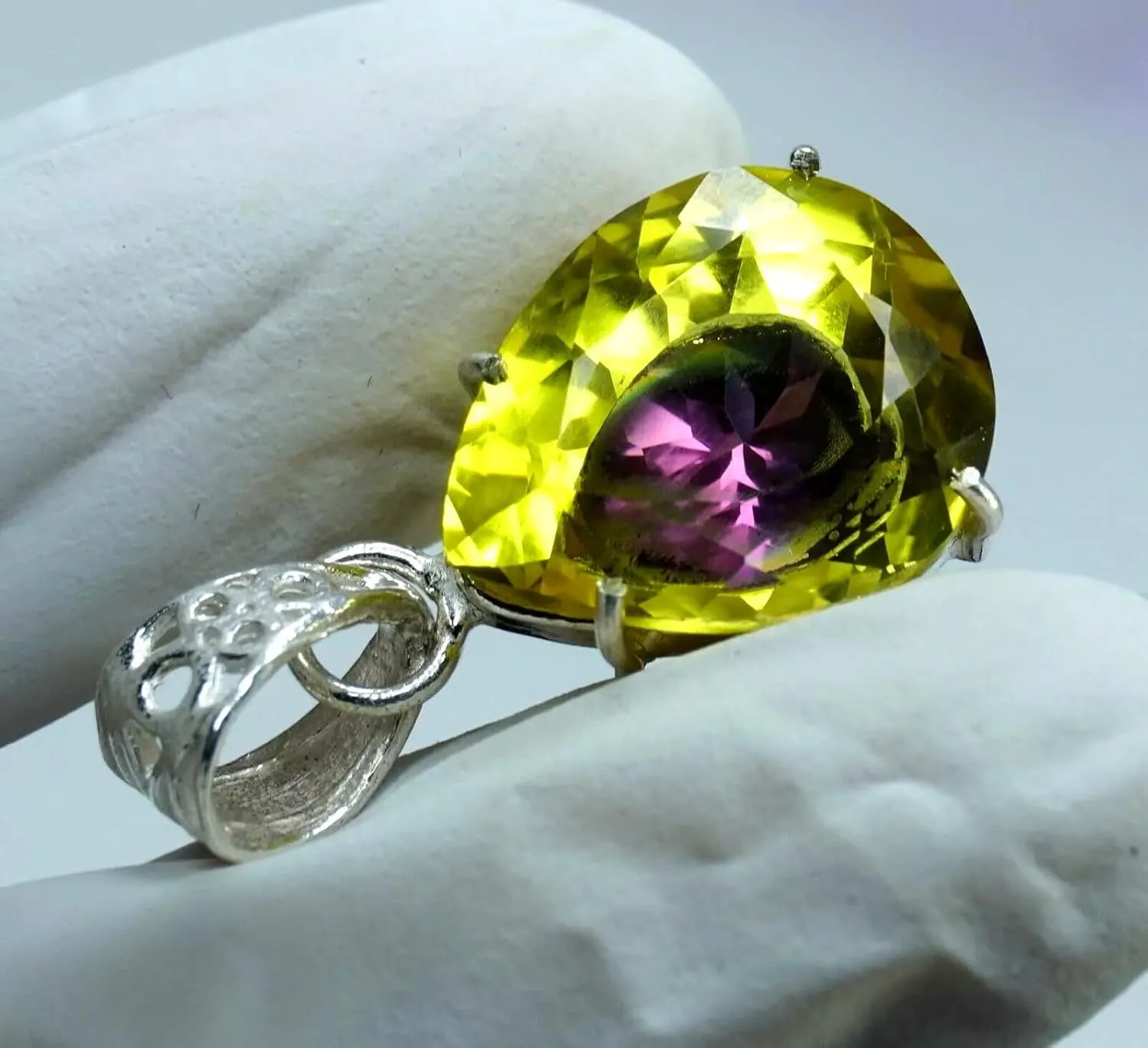 Piece for Luxury Collections Natural 34.40 Ct Bi-Color Flawless Pitambari Sapphire Pear Cut 925 Solid Silver screen arthritis asymmetrical aquatic Pendant Elegant and Timeless Jewelry 
