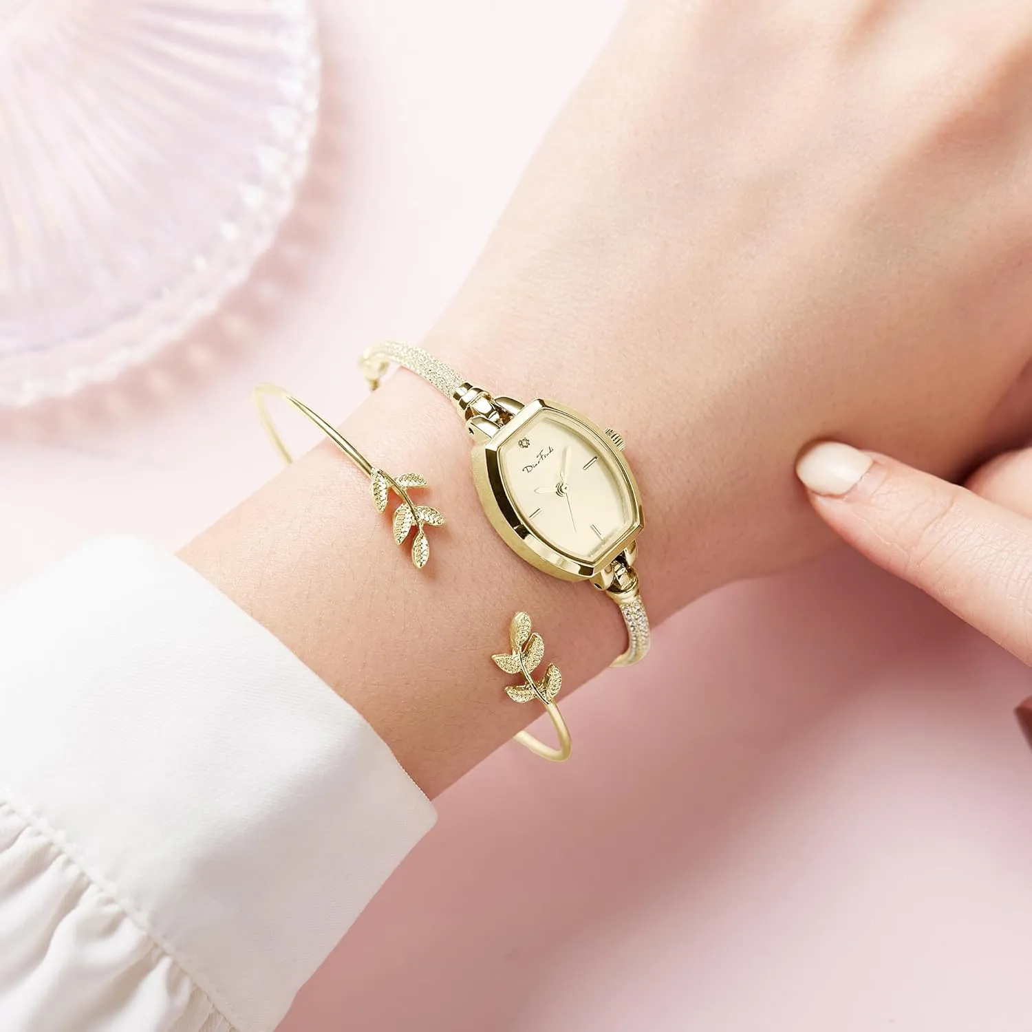 Watch for Women, Gifts for Girlfriend responsiveness virtue Diamond Dress Analog Watch Waterproof Petite Bracelet 