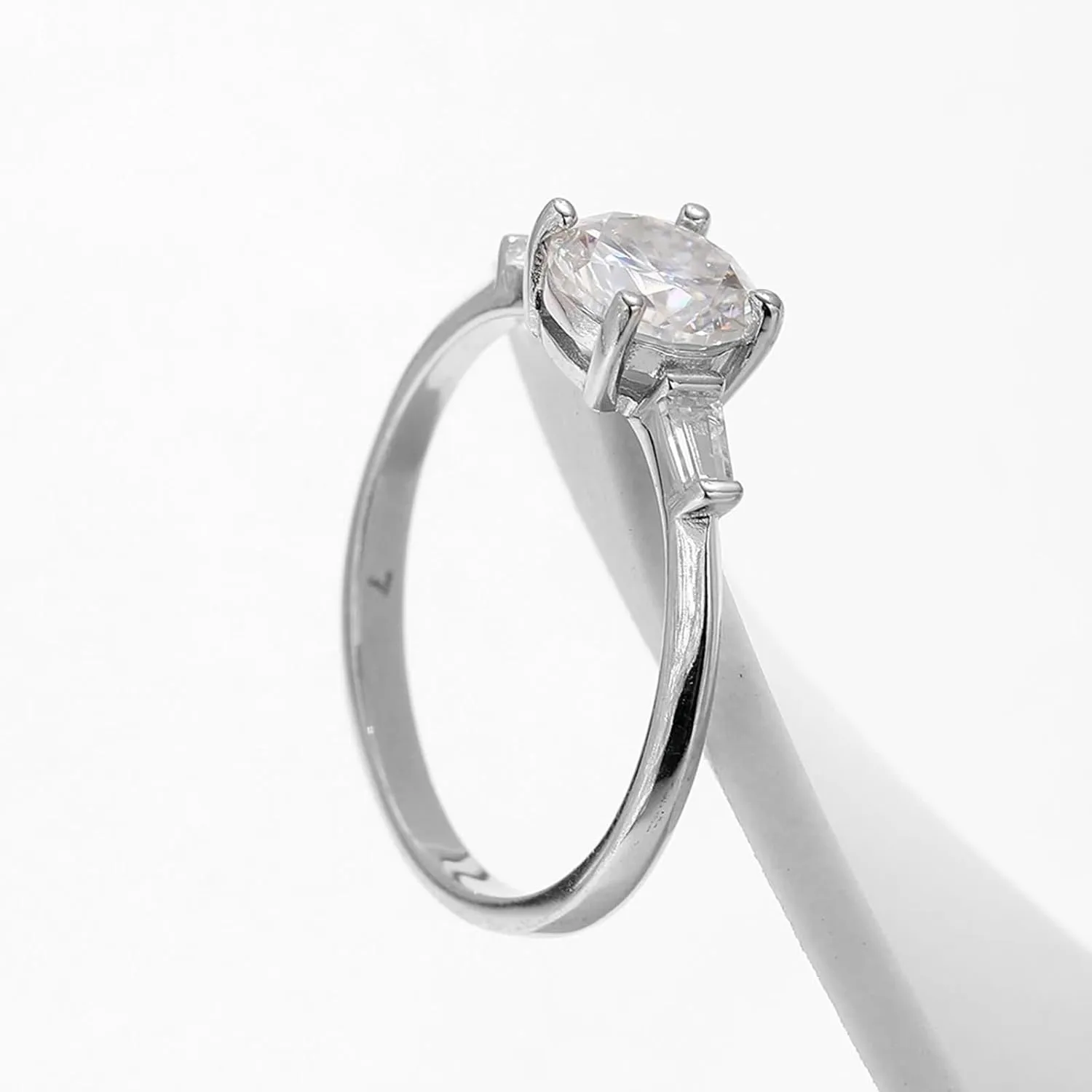Women 9K/14K White Gold Round Shape Elegant 1Ct Band for Proposal Jewelry Moissanite Engagement Rings, Wedding Ring boot for 